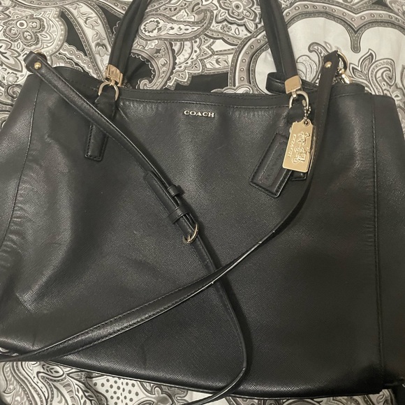 Coach Handbags - Pre-owned Black Crossbody Midsize Coach Purse w four compartments
